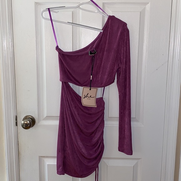 Elegant Purple One-Shoulder Mini Dress - Picture 8 of 11